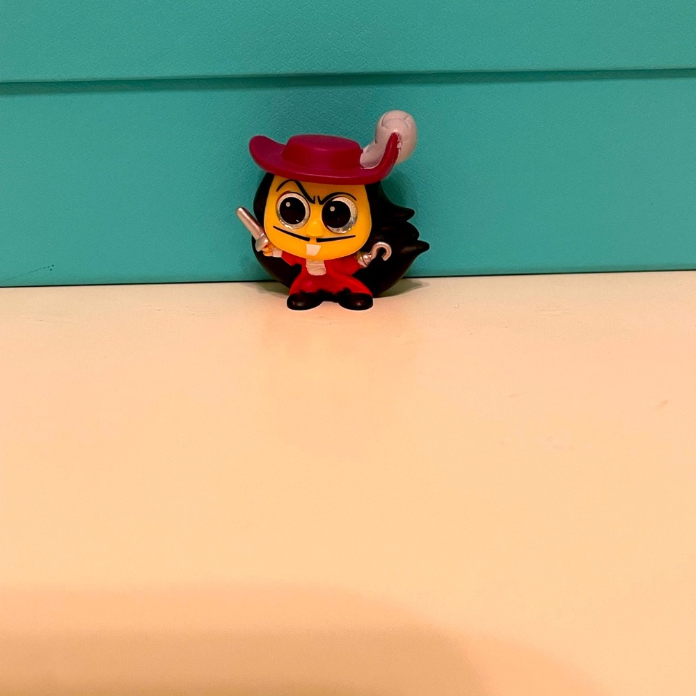 Disney Doorables Series 6 Captain Hook